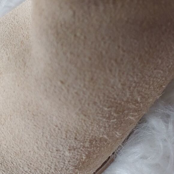 Beautiful suede Reaction Kenneth Cole real leather suede bootie 2 inch heel - Picture 6 of 7